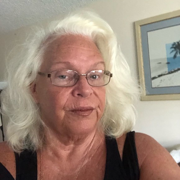 Meet your Poshmark Ambassador II, Susan 🌸 - Picture 2 of 5